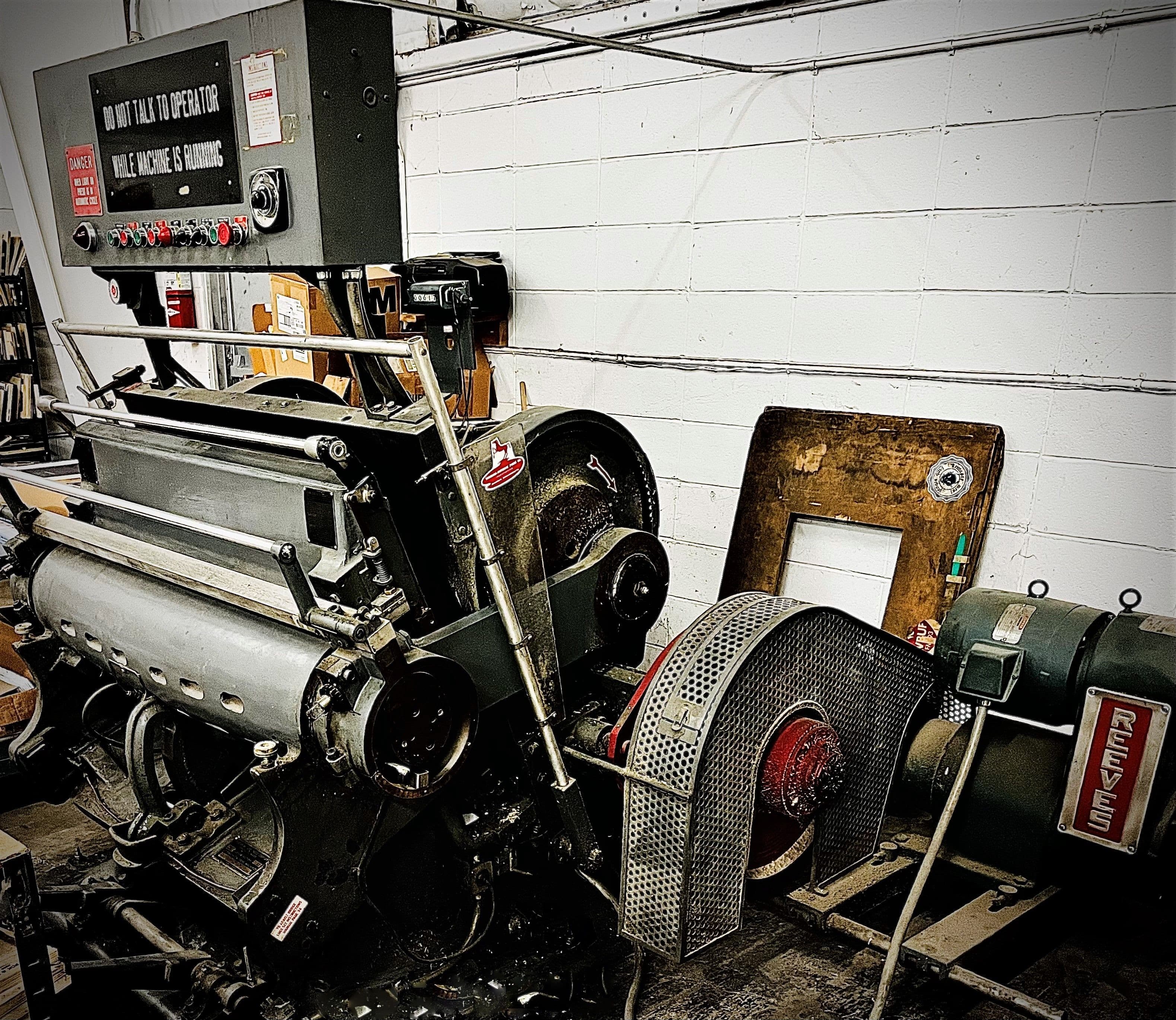Any shape and various sizes can be cut with this powerful diecutting machine!